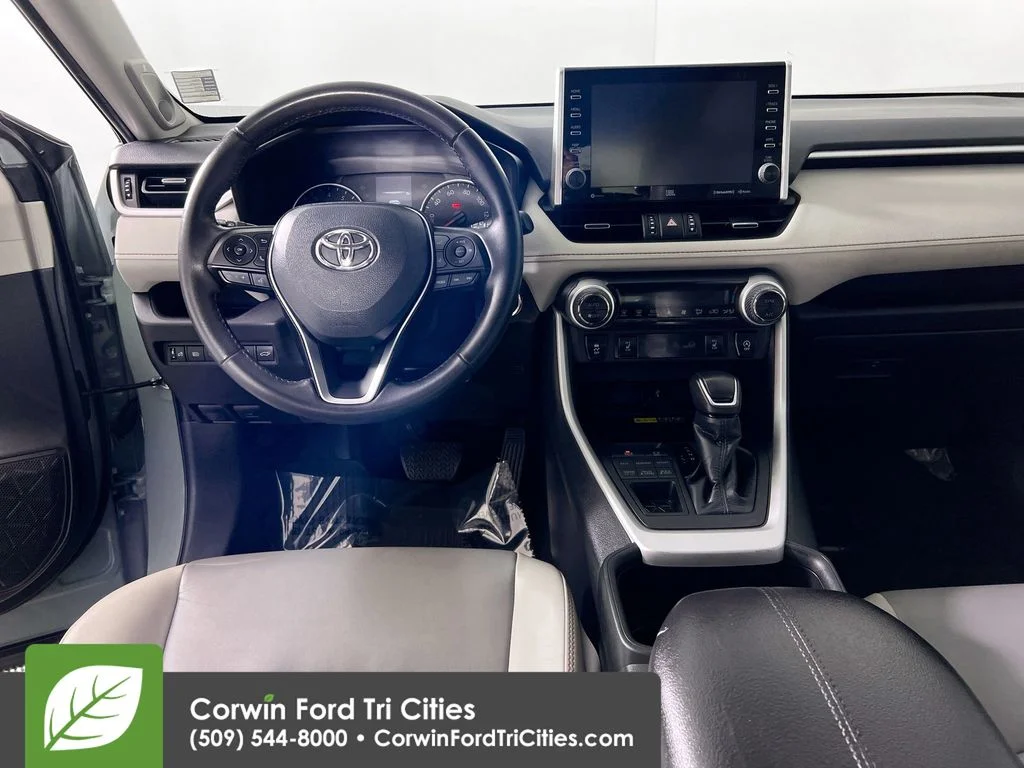 Used 2022 Gray Toyota XLE Premium image 27