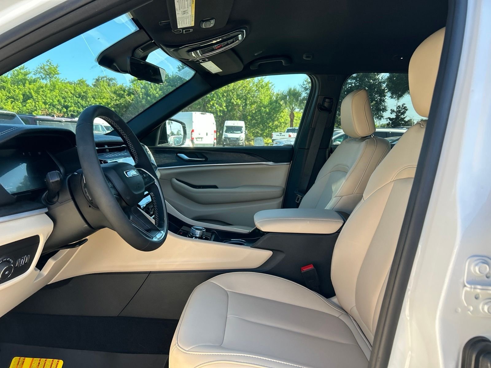 Used 2026 White/off-white Jeep Limited image 9