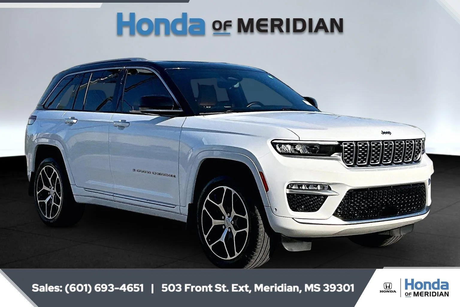 Used 2022 Bright White Clearcoat Jeep Summit Reserve image 1