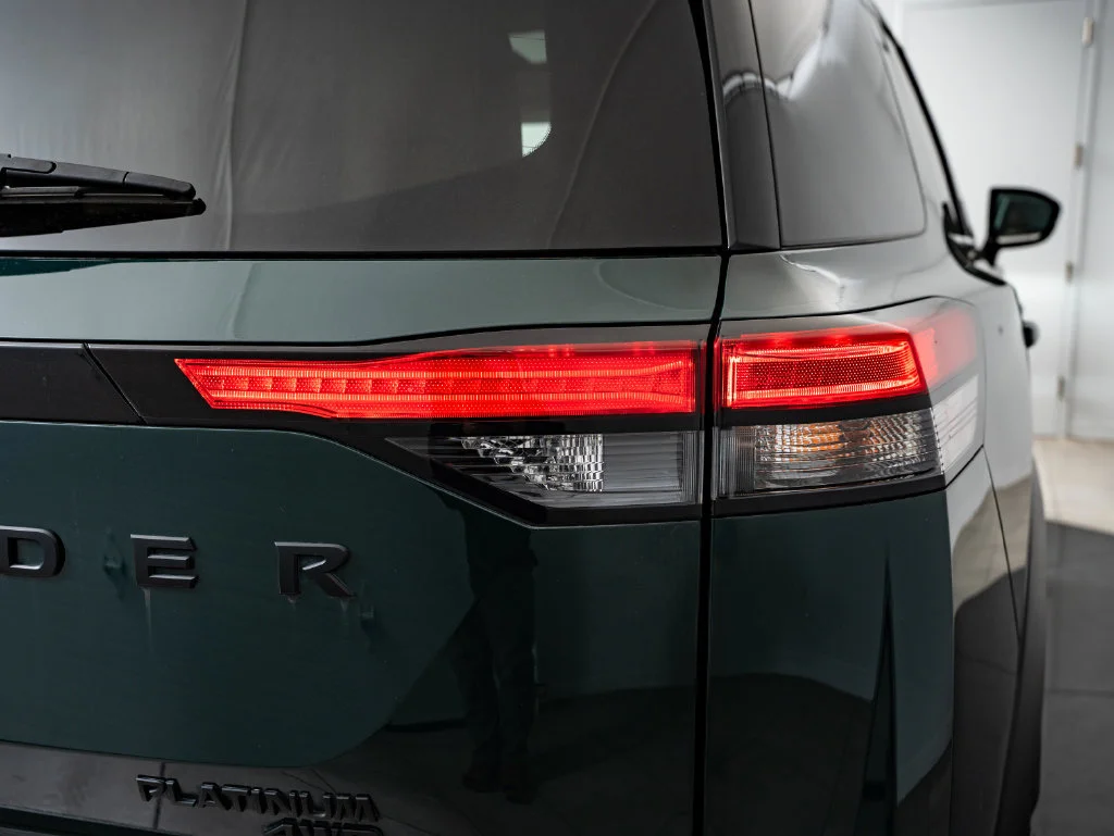 Used 2023 Obsidian Green Pearl Nissan Platinum image 9