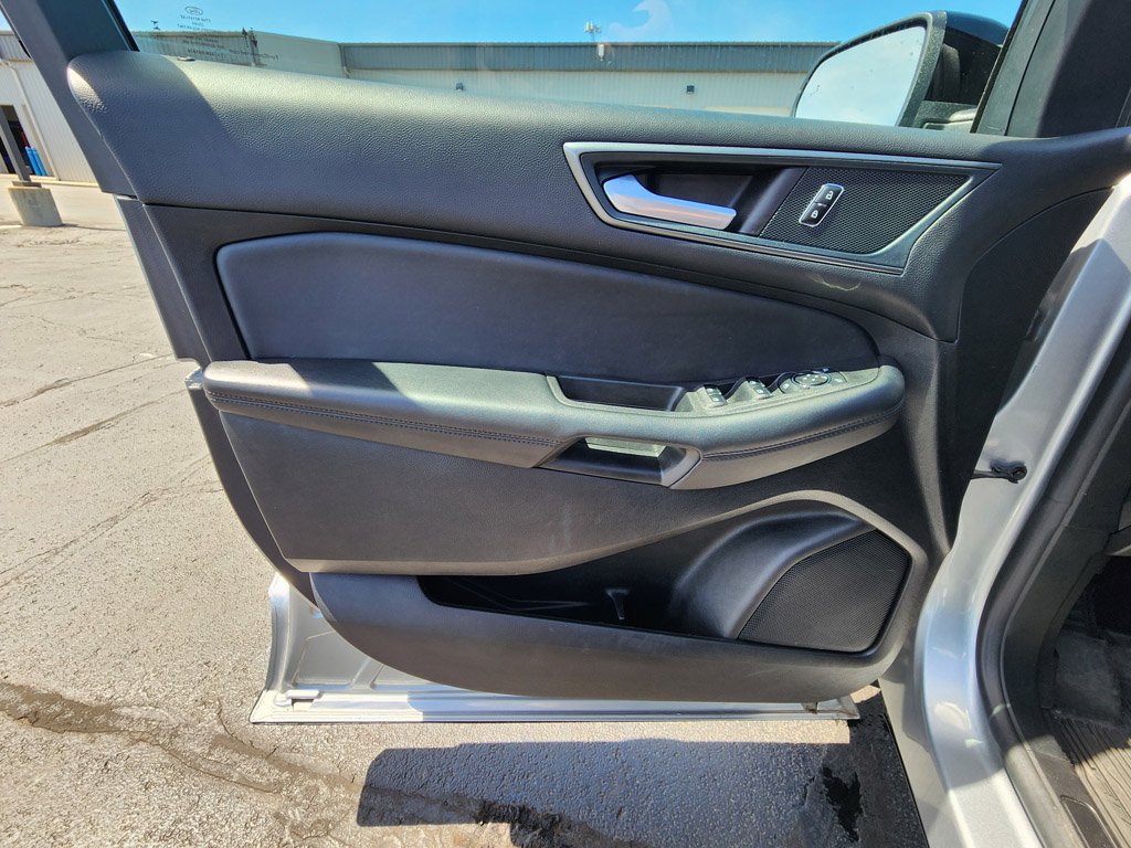 Used 2024 Iconic Silver Metallic Ford SE image 13
