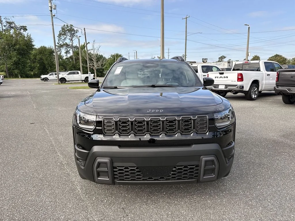 New 2026 Diamond Black Crystal Pearl-Coat Exterior Paint Jeep Laredo image 8
