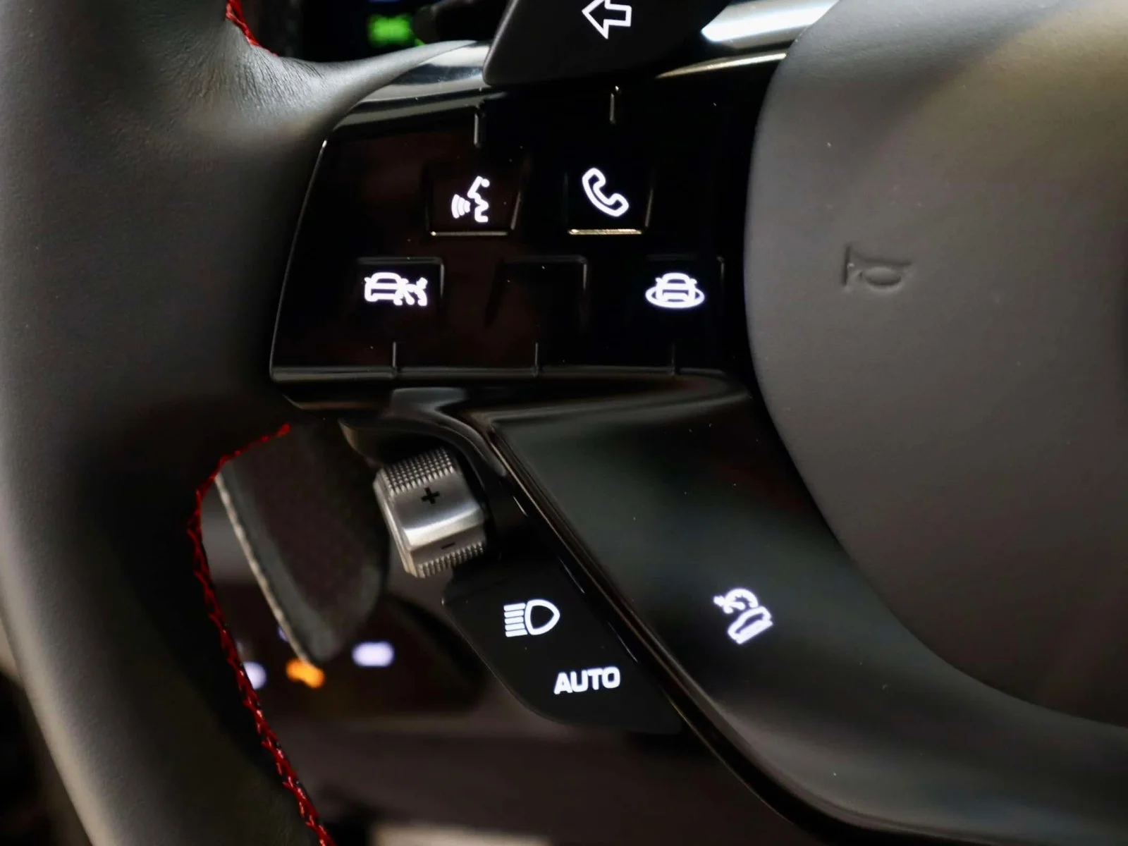 Used 2025 Nero Ferrari AWD image 30