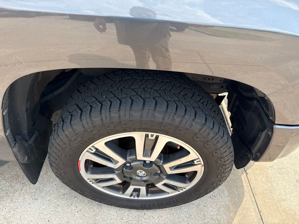 Used 2019 Gray Toyota SR5 image 3