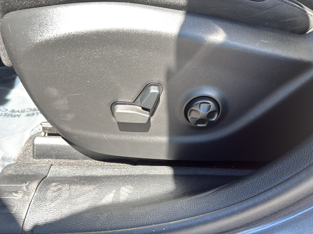 Used 2021 Gray Jeep Latitude Plus image 16