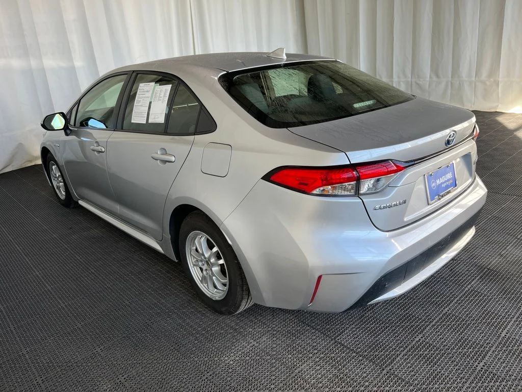 Used 2020 Silver Toyota LE image 29