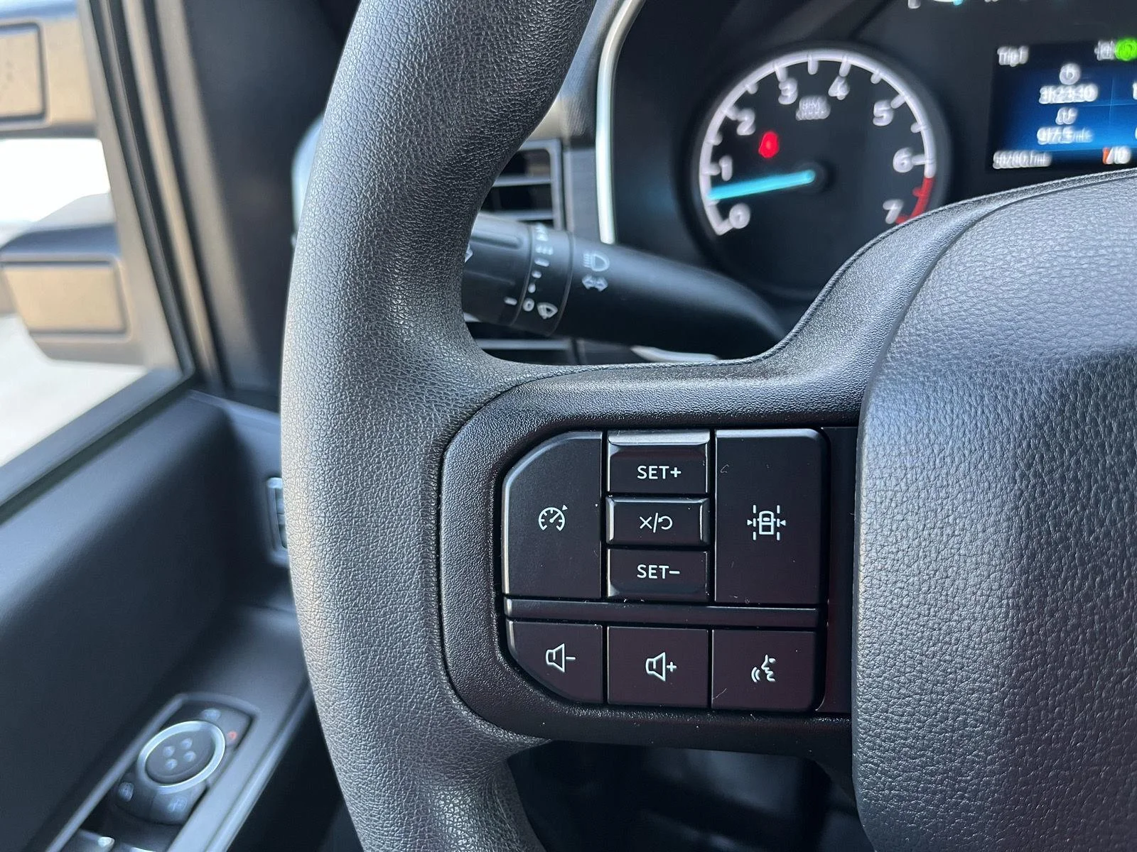 Used 2022 Atlas Blue Metallic Ford XL image 18