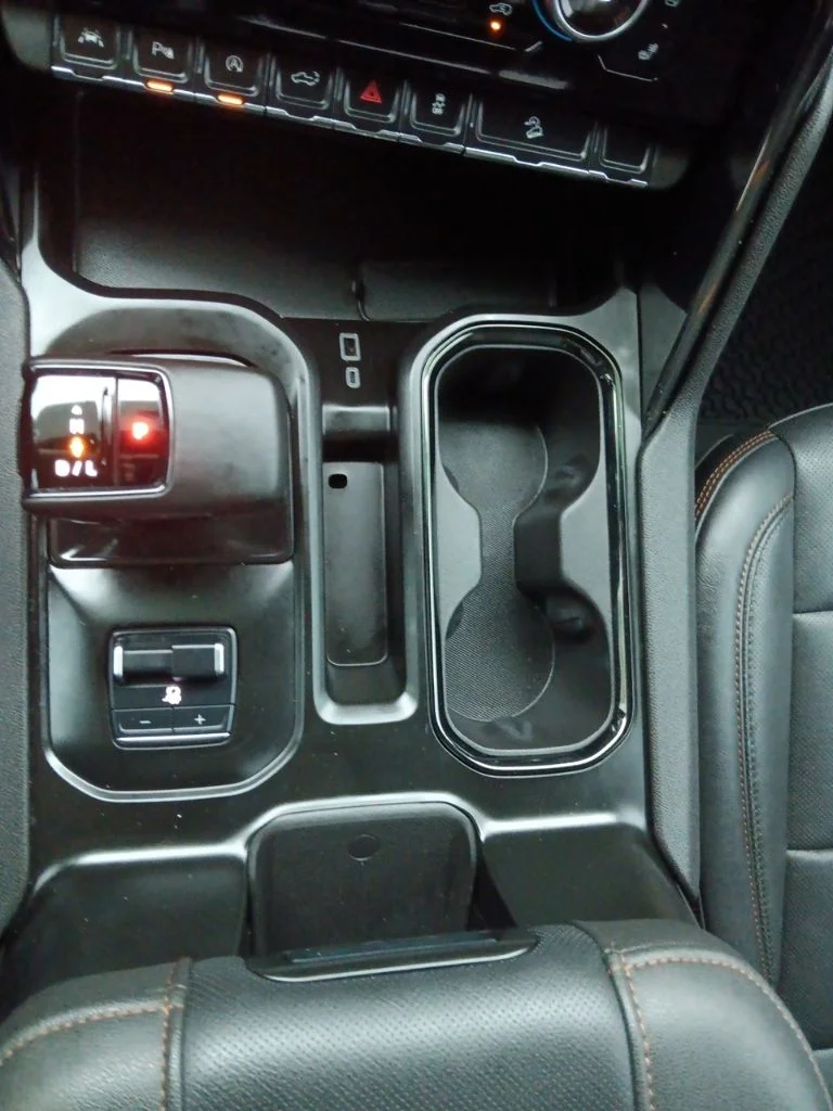 Used 2024 Summit White GMC AT4 image 23