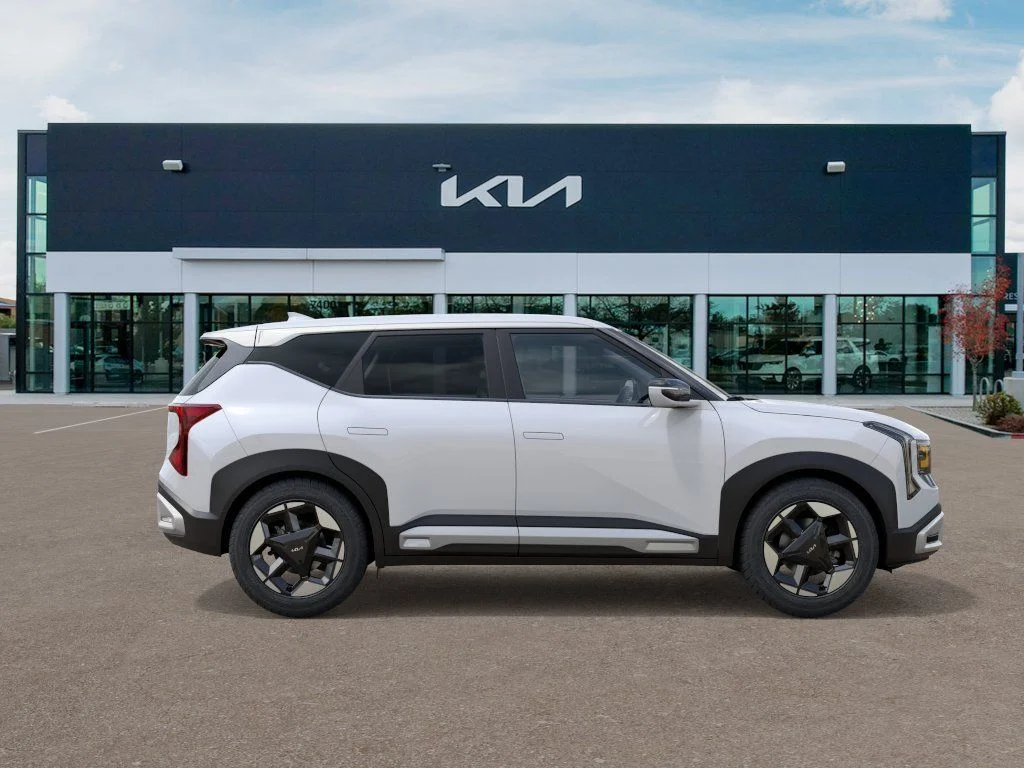 New 2027 White Kia S image 7