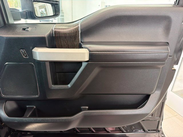 Used 2020 Black Metallic Ford Lariat image 13