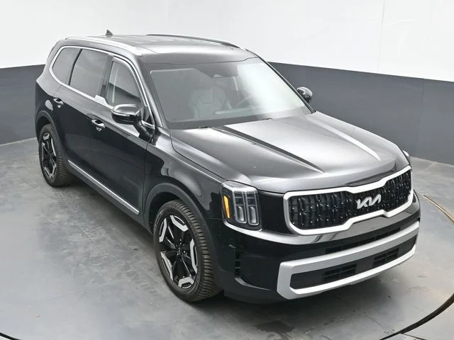 Used 2024 Ebony Black Kia EX image 13