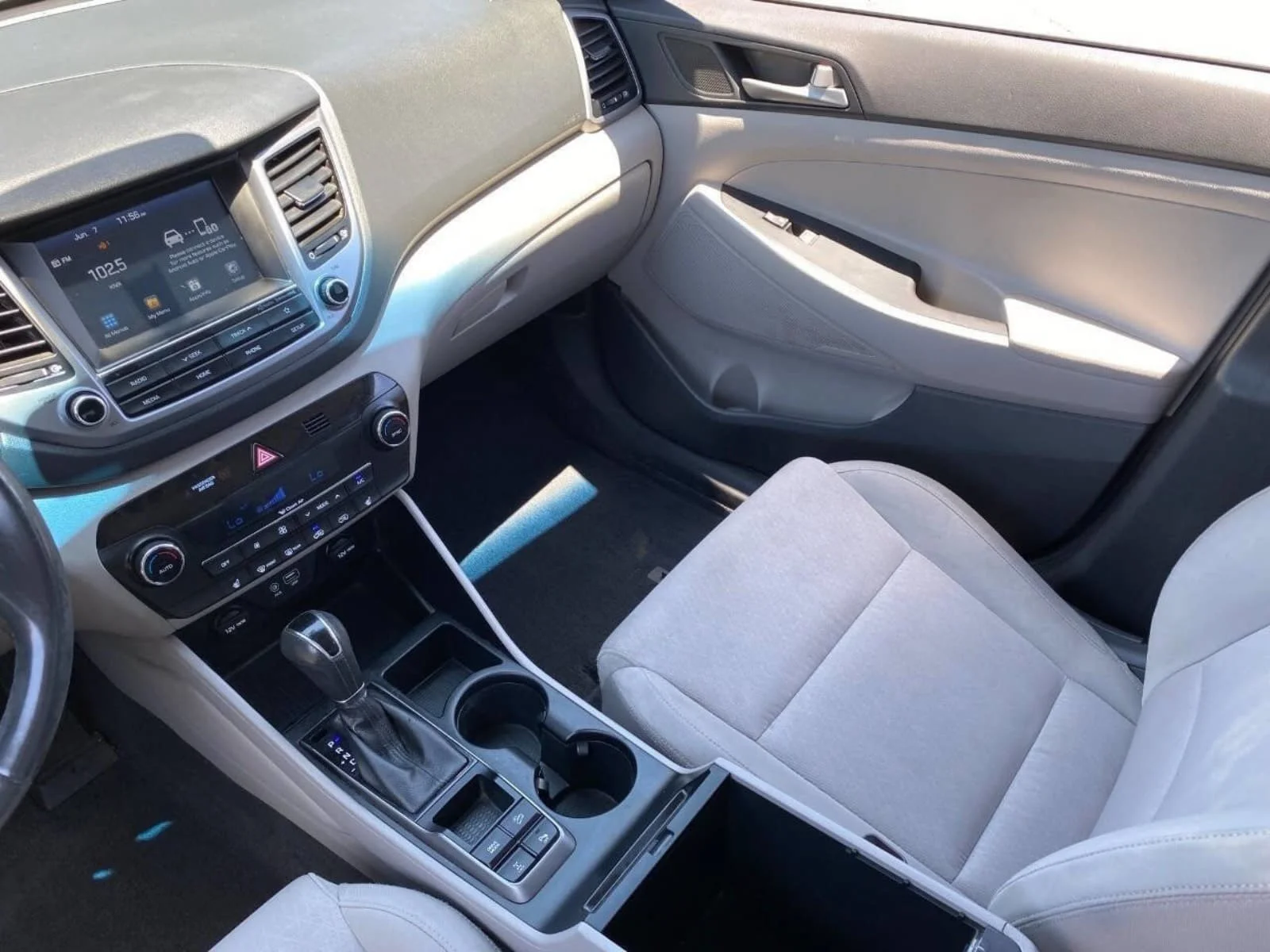 Used 2018 Molten Silver Hyundai Value image 24