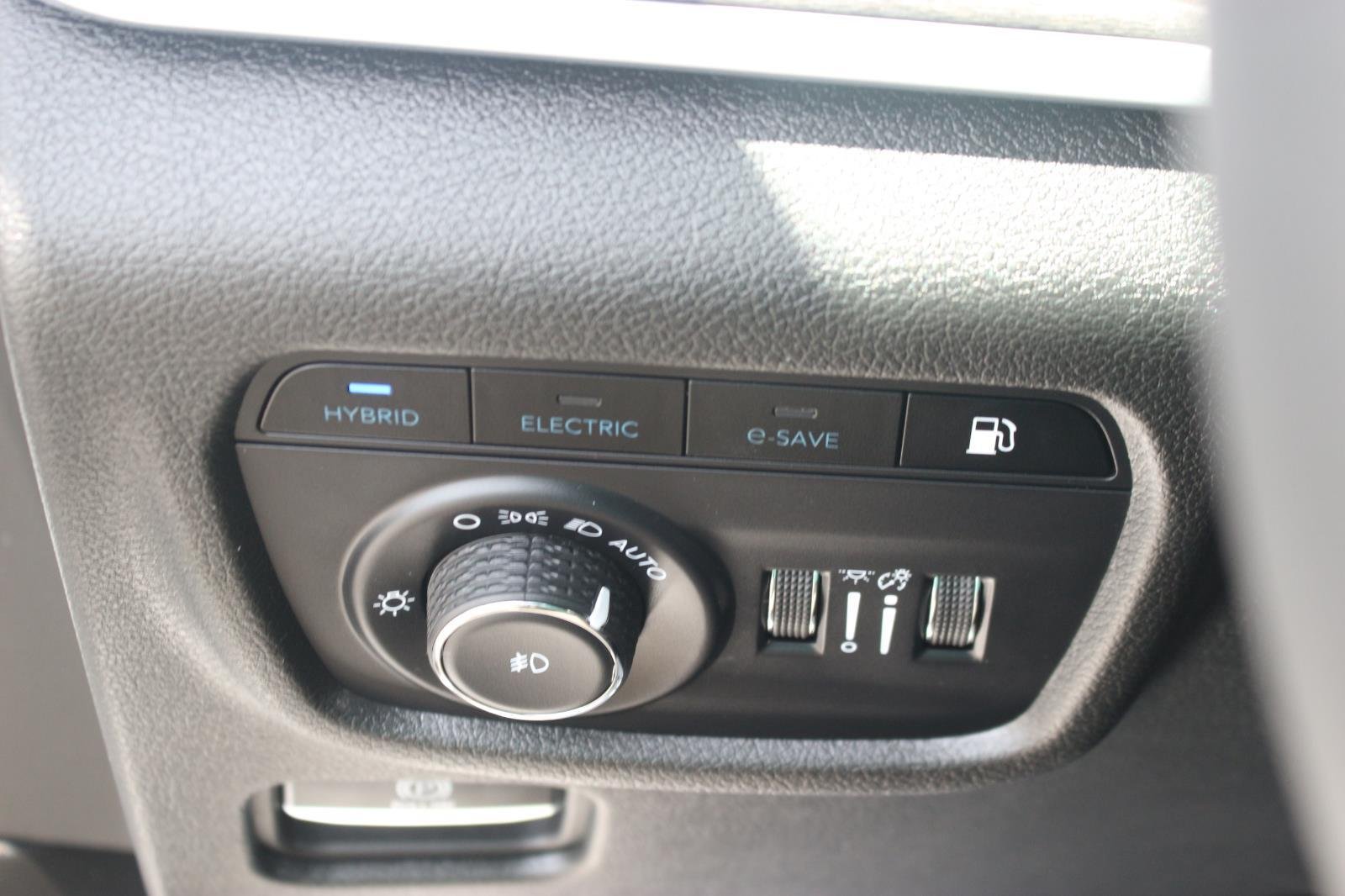 Used 2024 White Jeep 4x4 image 27