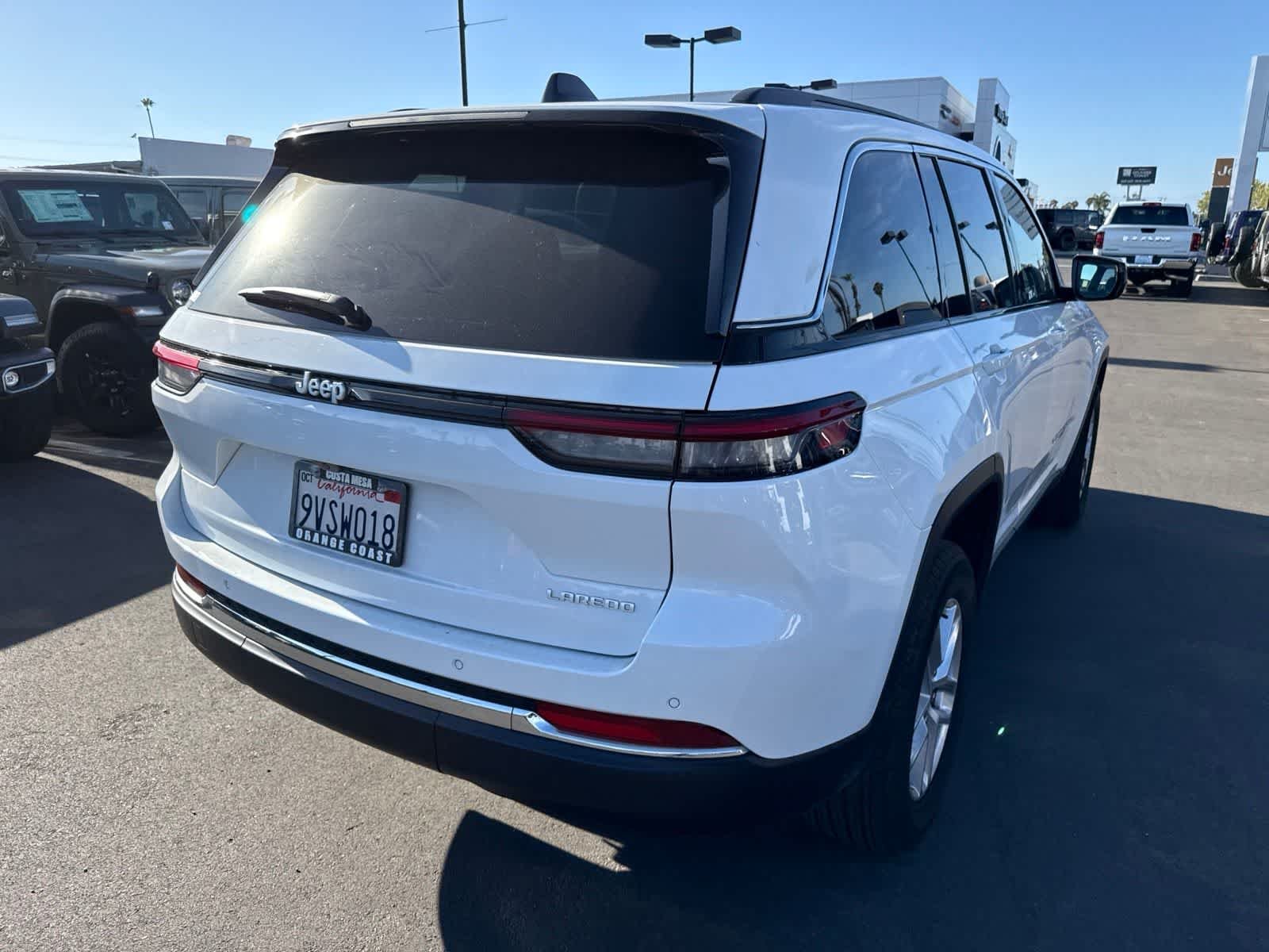 Used 2025 Bright White Clearcoat Jeep Laredo X image 15