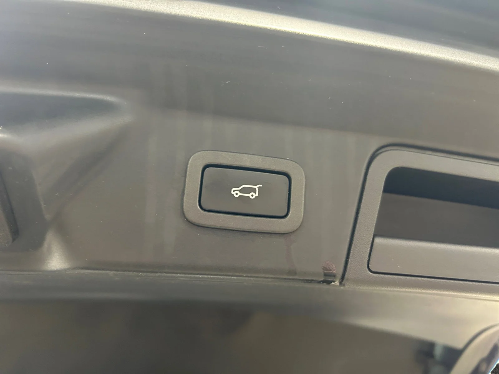Used 2021 WHITE Land Rover R-DYNAMIC S image 11