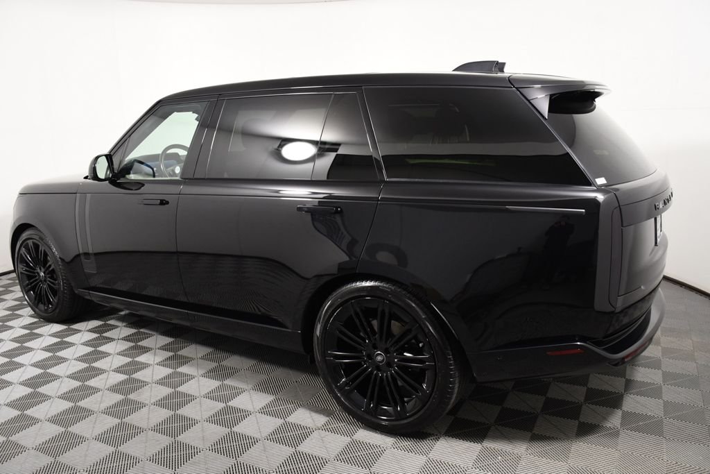 Used 2024 Santorini Black Metallic Land Rover SE image 3