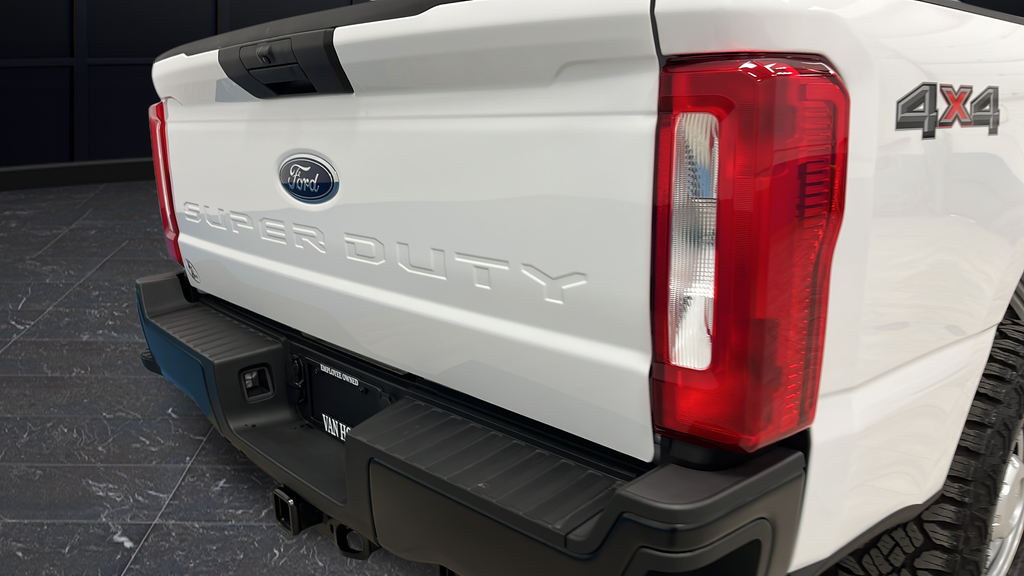 Used 2025 Oxford White Ford XL image 31