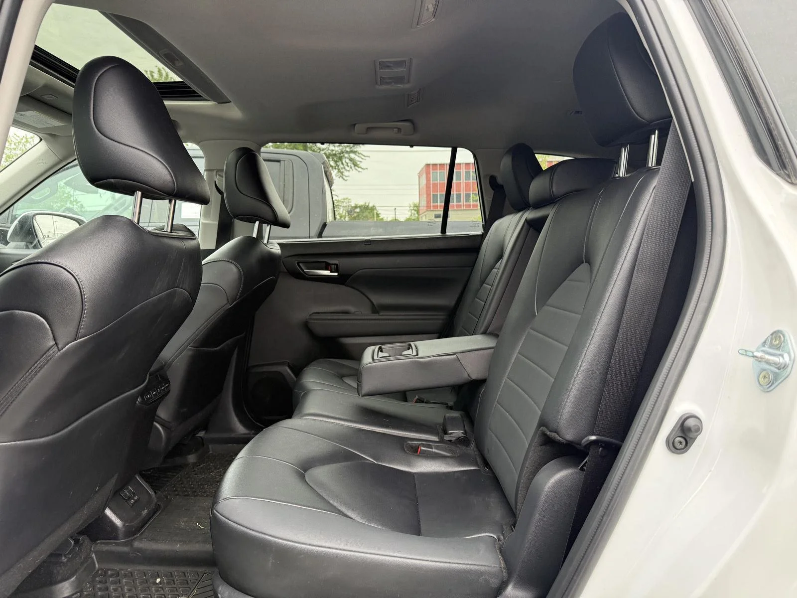 Used 2025 Wind Chill Pearl Toyota LE image 9