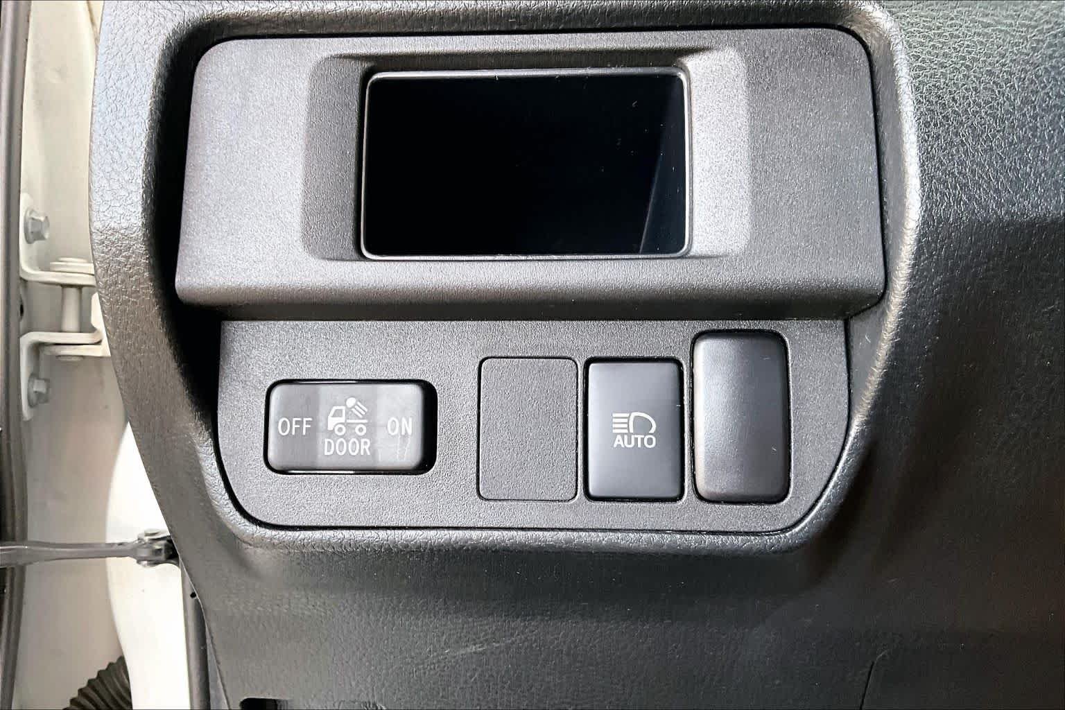 Used 2018 Super White Toyota SR image 31