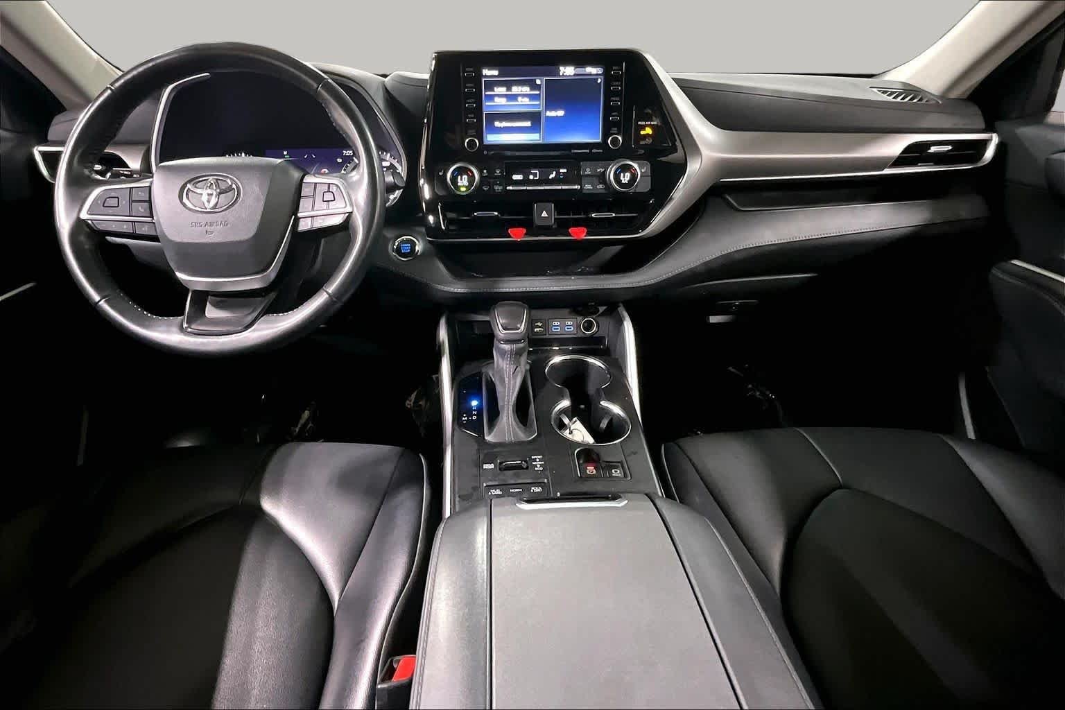 Used 2022 Moon Dust Toyota XLE image 16