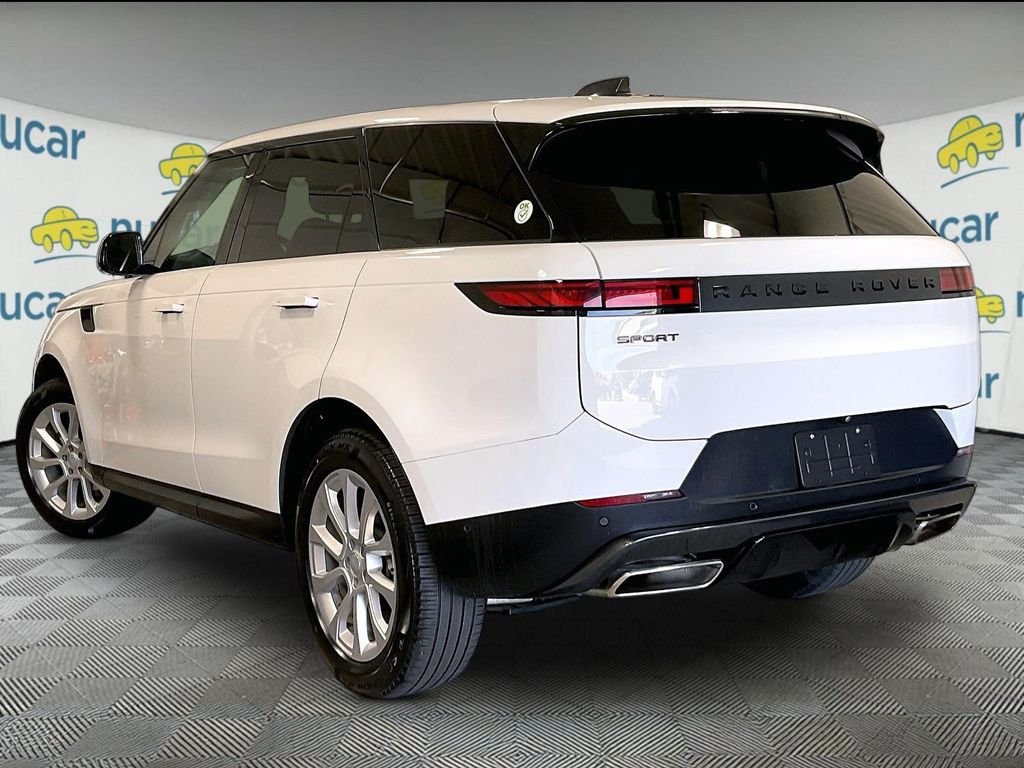 Used 2025 White Land Rover SE image 4