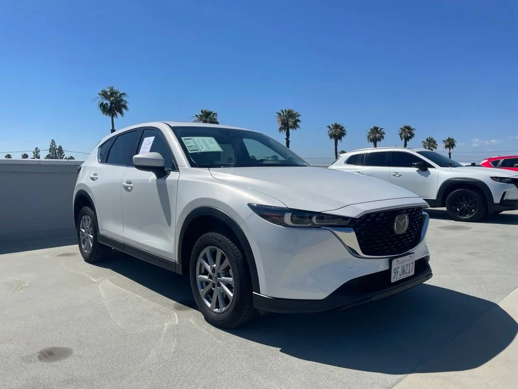 2023 Mazda CX-5 S Preferred package Auto AWD's photo