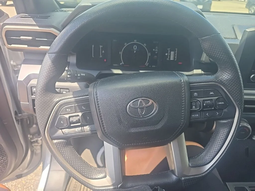 Used 2025  Toyota SR5 image 14