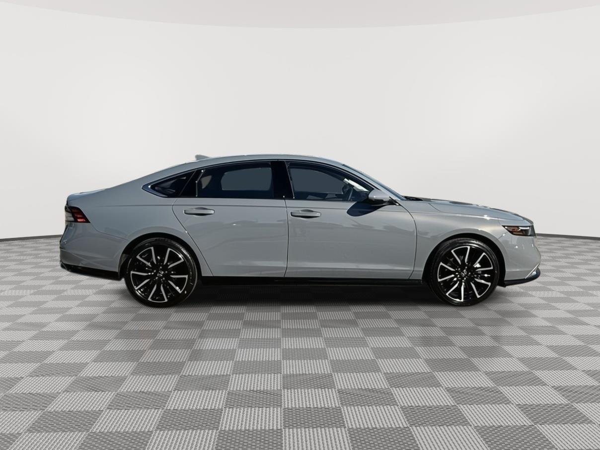 New 2026 Urban Gray Pearl Honda Touring image 11