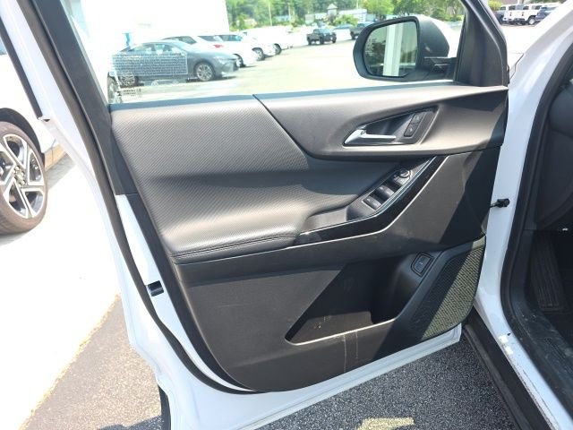 Used 2025 White Chevrolet LT image 6