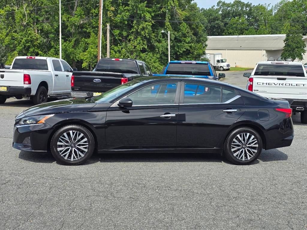 Used 2025 Black Nissan 2.5 SV image 23