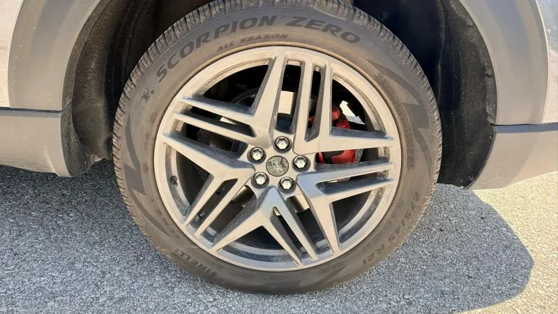 Used 2025 Gray Ford ST-Line Sport Utility 4D image 9