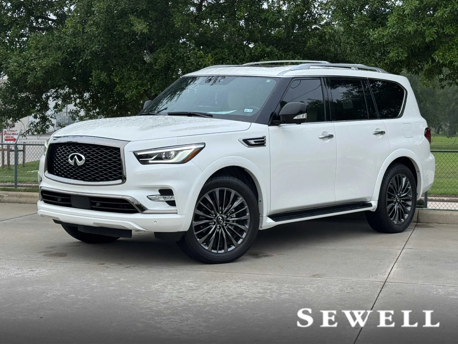 2024 INFINITI QX80 Sensory 4WD's photo