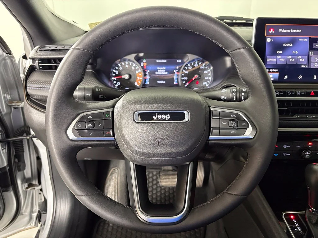 Used 2025 Silver Jeep Latitude image 19