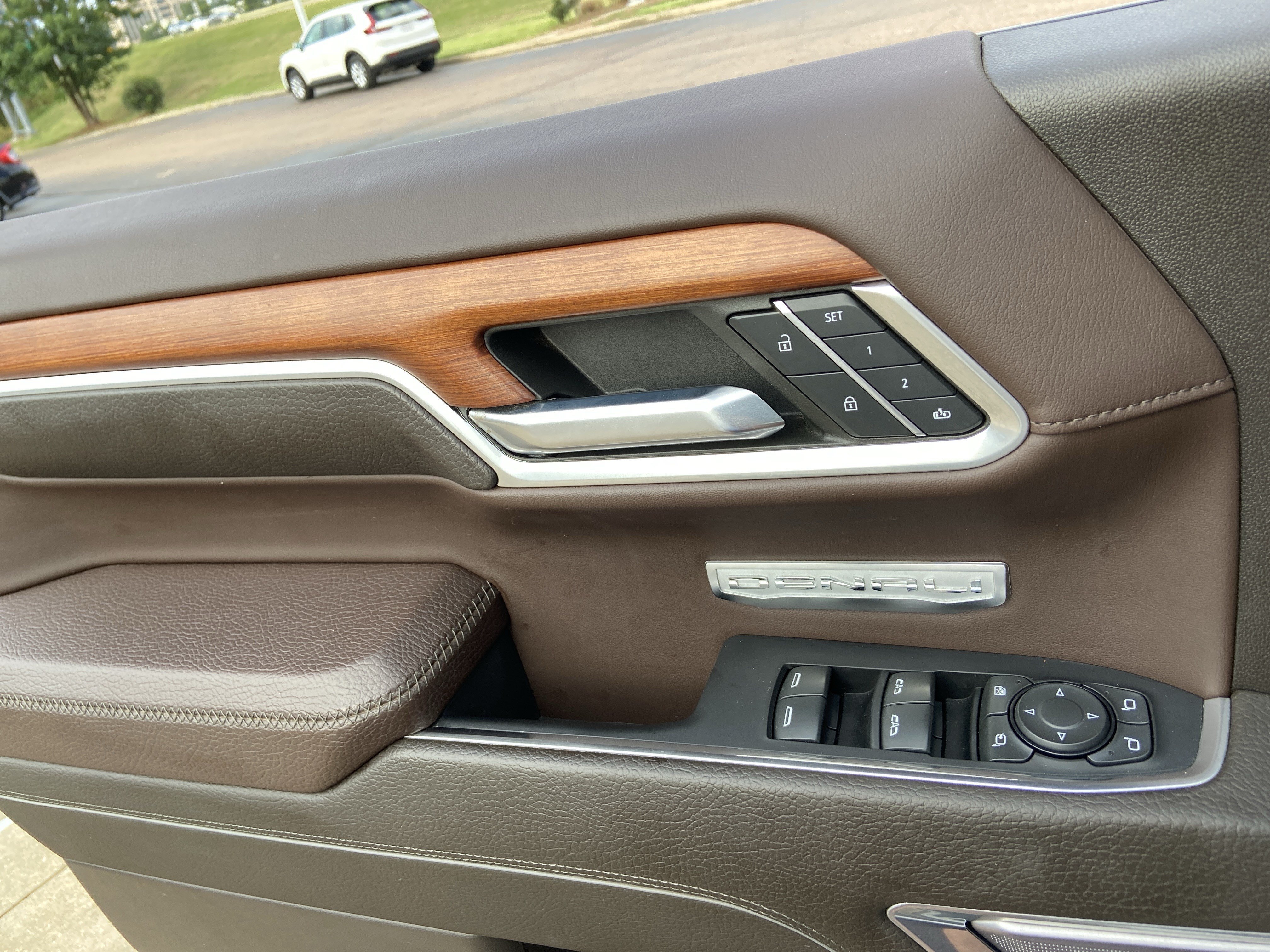 Used 2022 White Frost Tricoat GMC Denali image 46