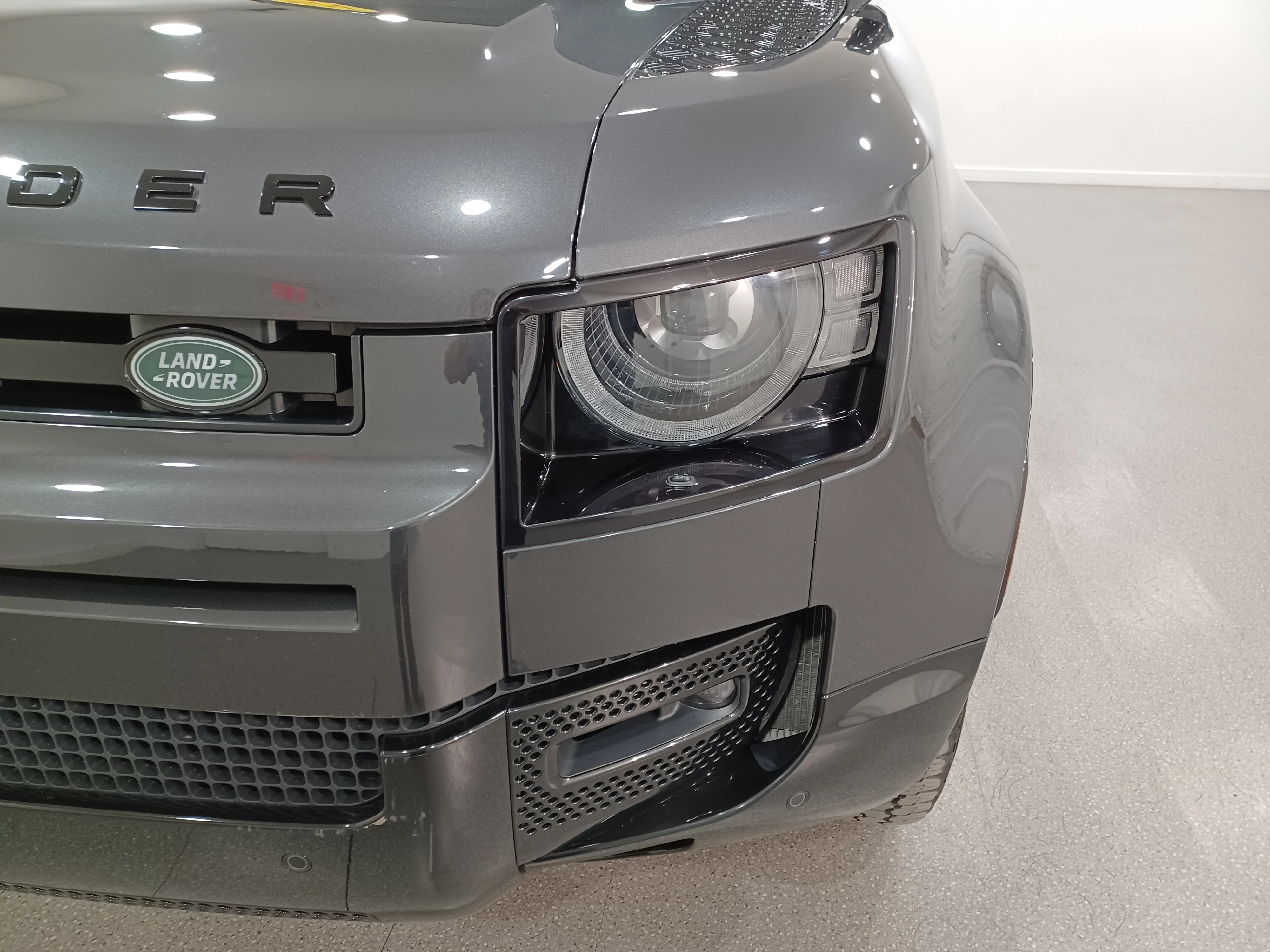 Certified Used 2024 Gray Land Rover X-Dynamic SE image 5