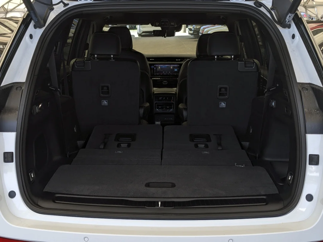 New 2026 White Jeep Limited - - 4x4 - Dual- Pane Panoramic Sunroof - Trailer Tow Pkg - 9 Spkr/Subwoofer & More! image 32