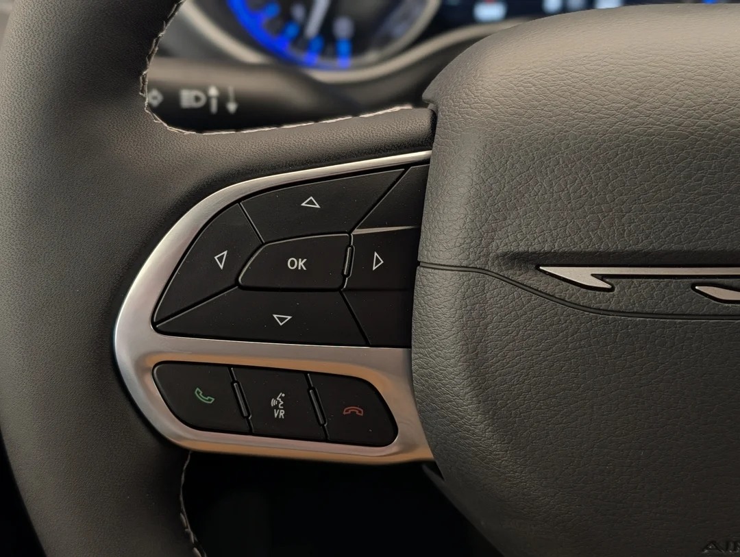 New 2027 White Chrysler Select - - AWD - 3.6L Pentastar V6 - Adaptive Cruise Control - Blind Spot Monitor & More! image 18
