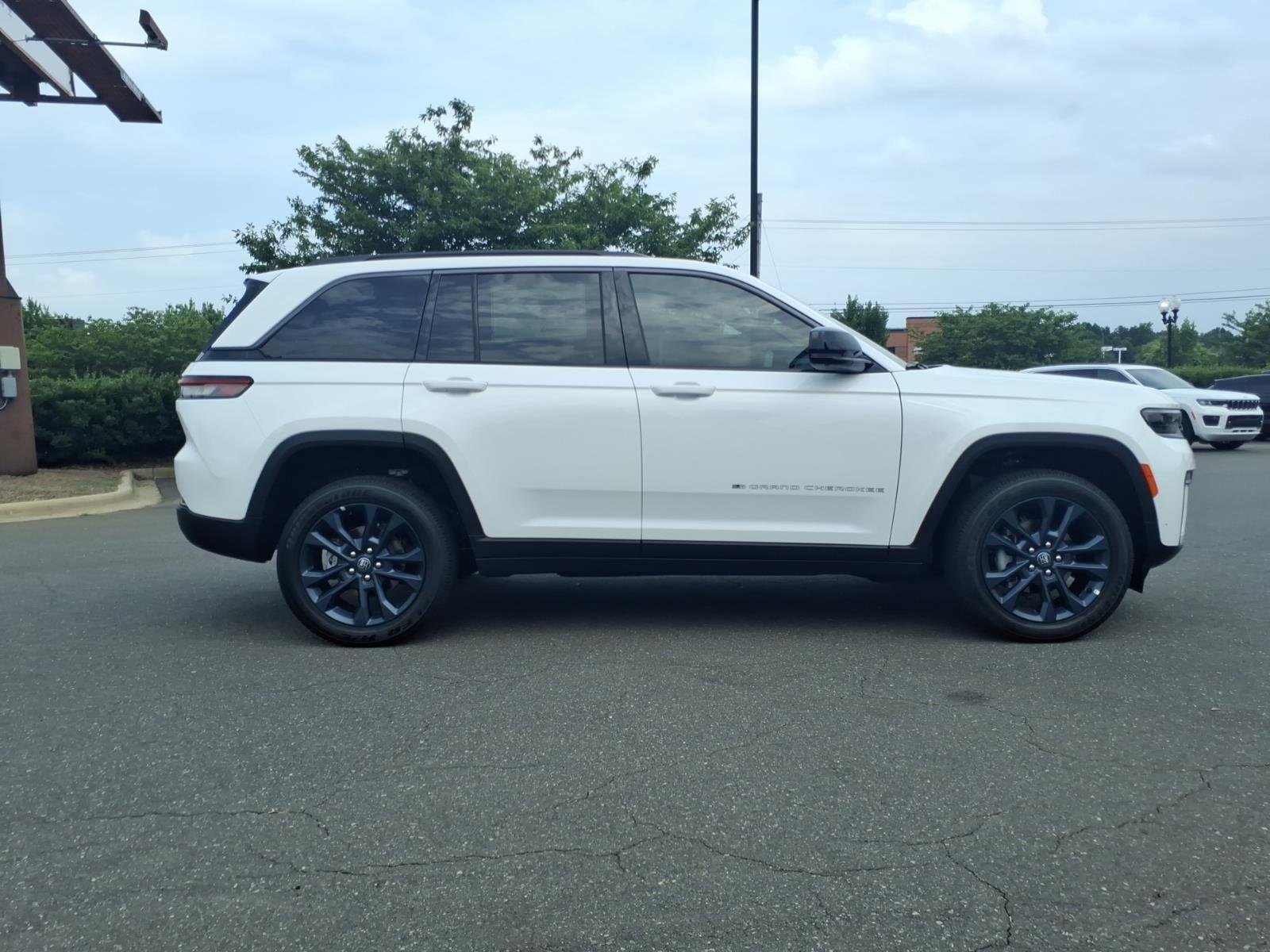 New 2026 Bright White Clear-Coat Exterior Paint Jeep 85th Anniversary Edition image 11
