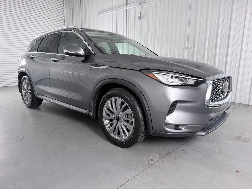 Used 2023 Gray INFINITI LUXE image 3