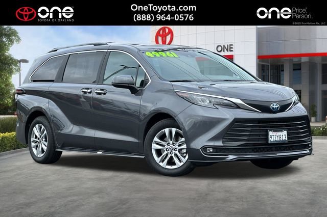 2025 Toyota Sienna XLE 7-Passenger Hybrid AWD's photo