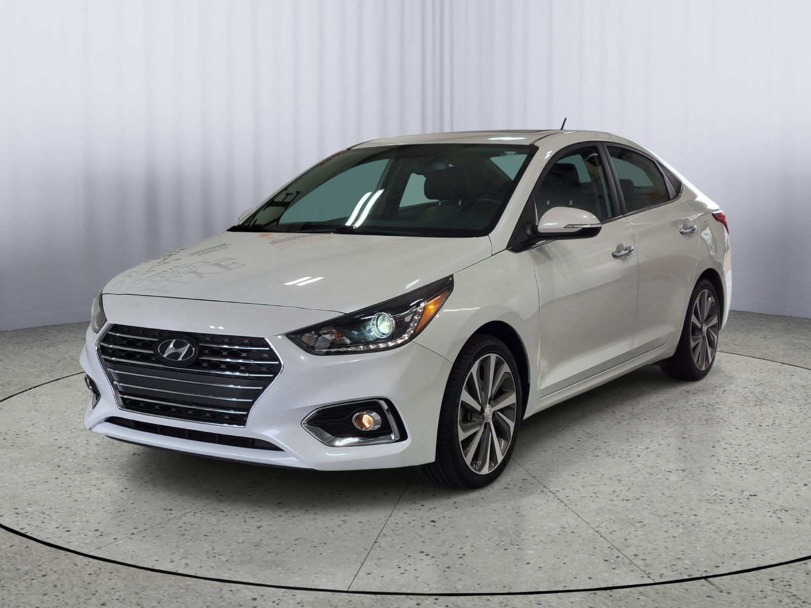 Used 2022 White Hyundai Limited image 4