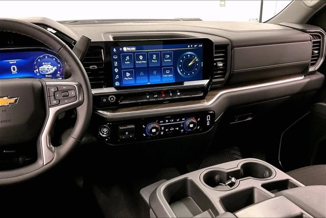 Used 2025 Summit White Chevrolet LT image 7