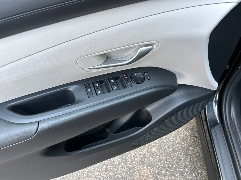 Used 2026 Black Hyundai SEL image 16