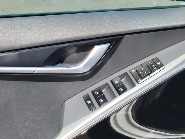 Used 2023 White Kia EX Touring image 19