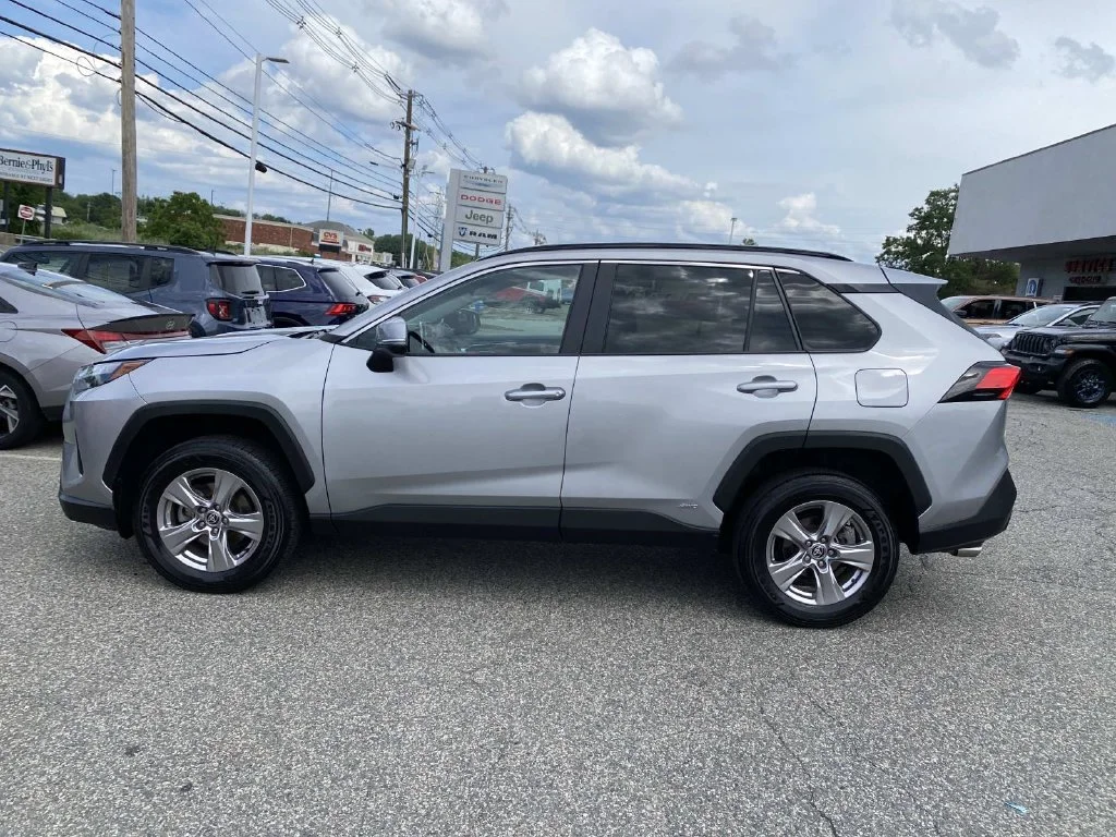 Used 2023 Silver Toyota XLE image 9