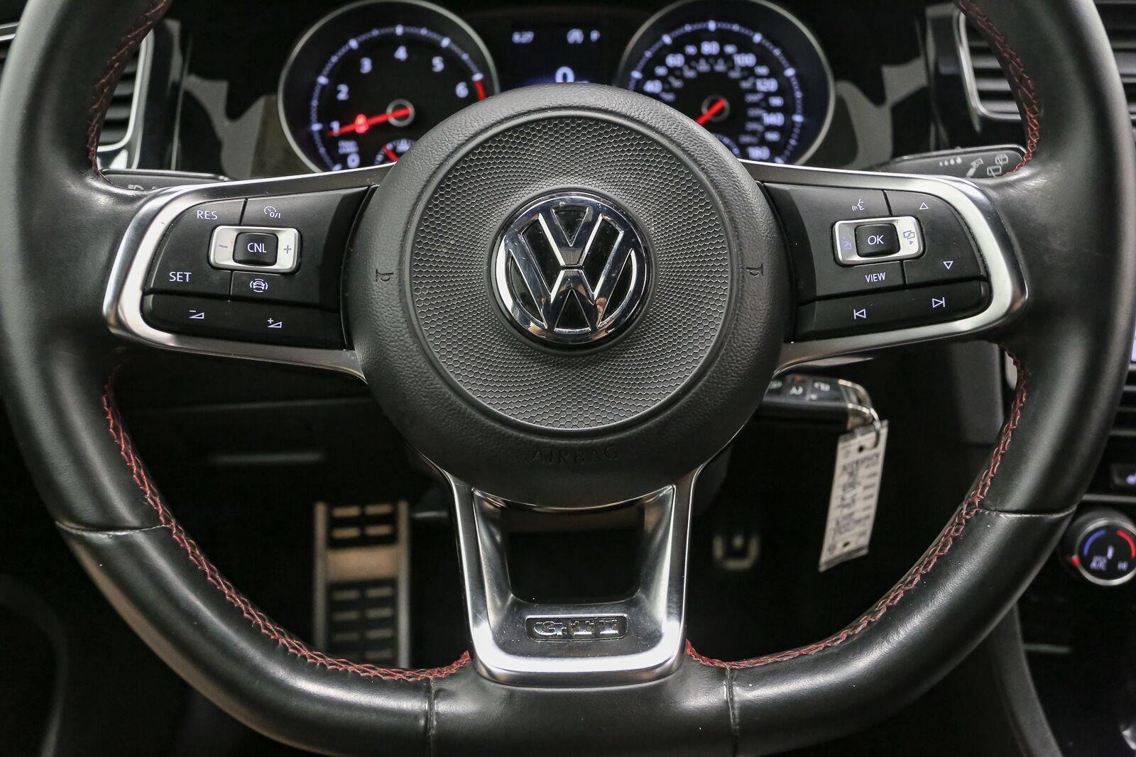 Used 2019 Deep Black Pearl Volkswagen SE image 28