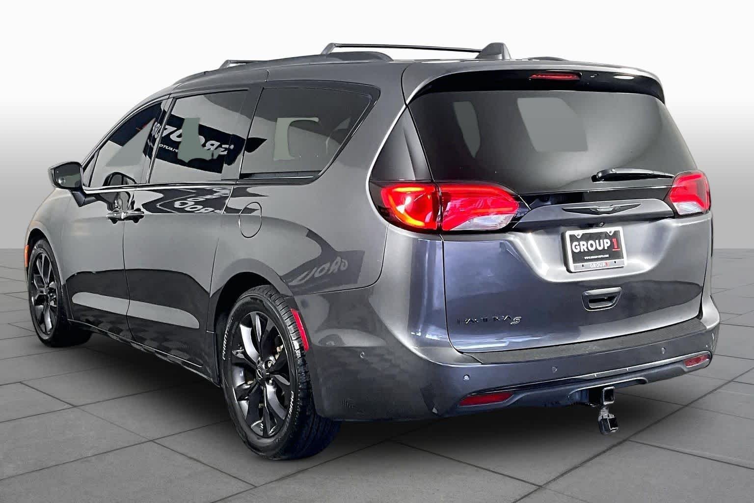 Used 2019 Granite Crystal Metallic Clearcoat Chrysler Touring L Plus image 11