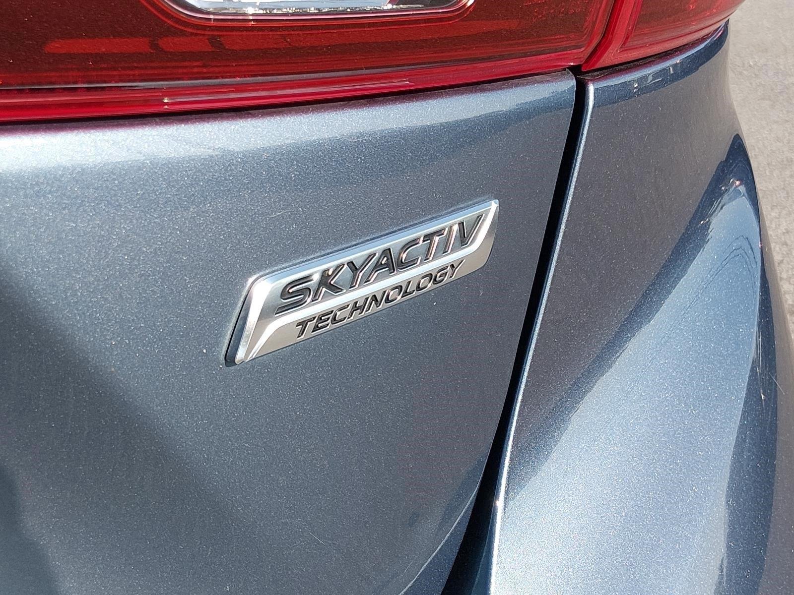 Used 2015 Blue Reflex Mica Mazda i Sport image 20