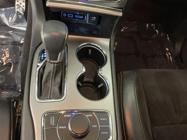 Used 2017 Diamond Black Crystal Pearlcoat Jeep SRT image 19