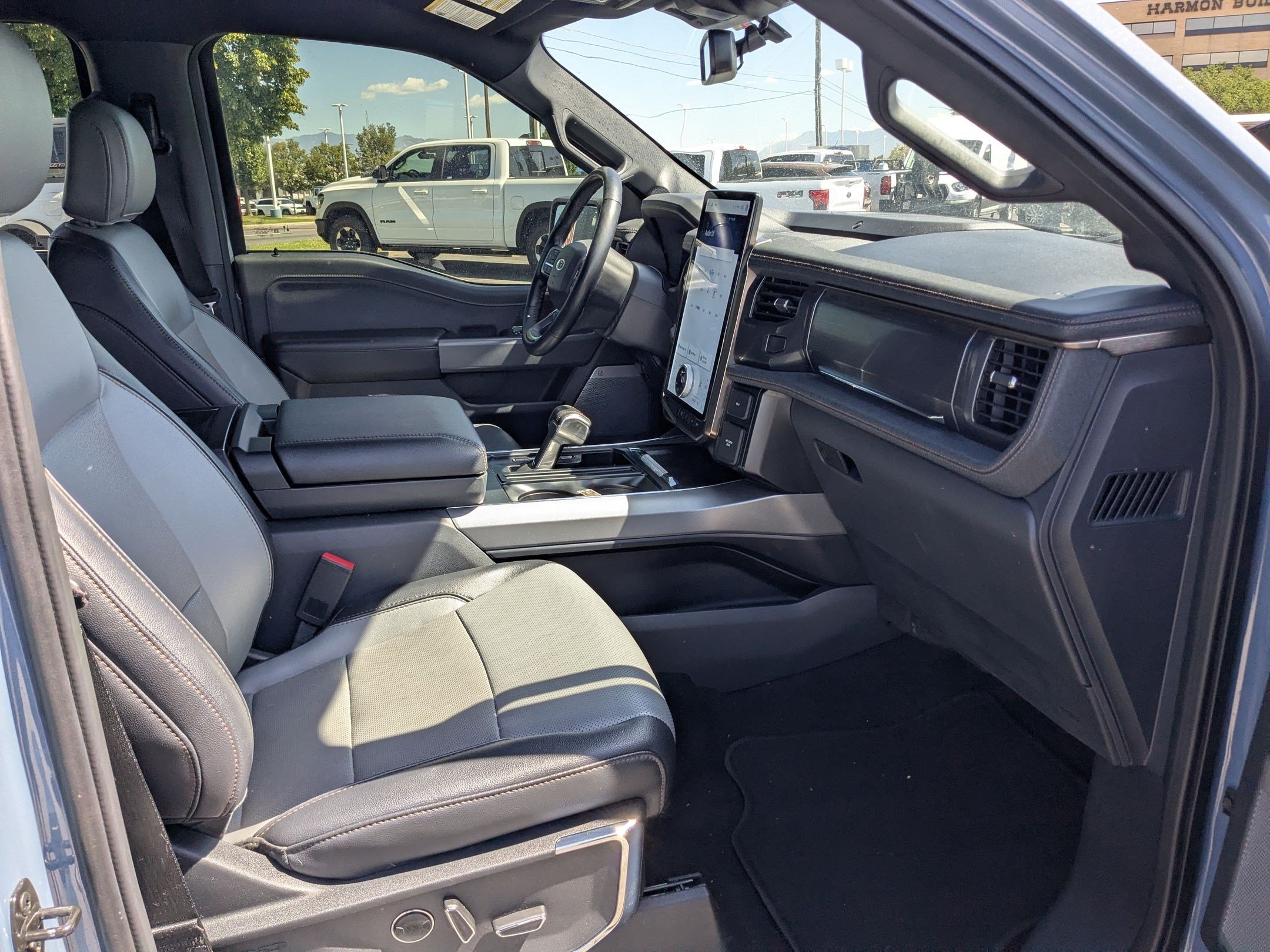 Used 2023 Azure Gray Metallic Ford LARIAT image 31